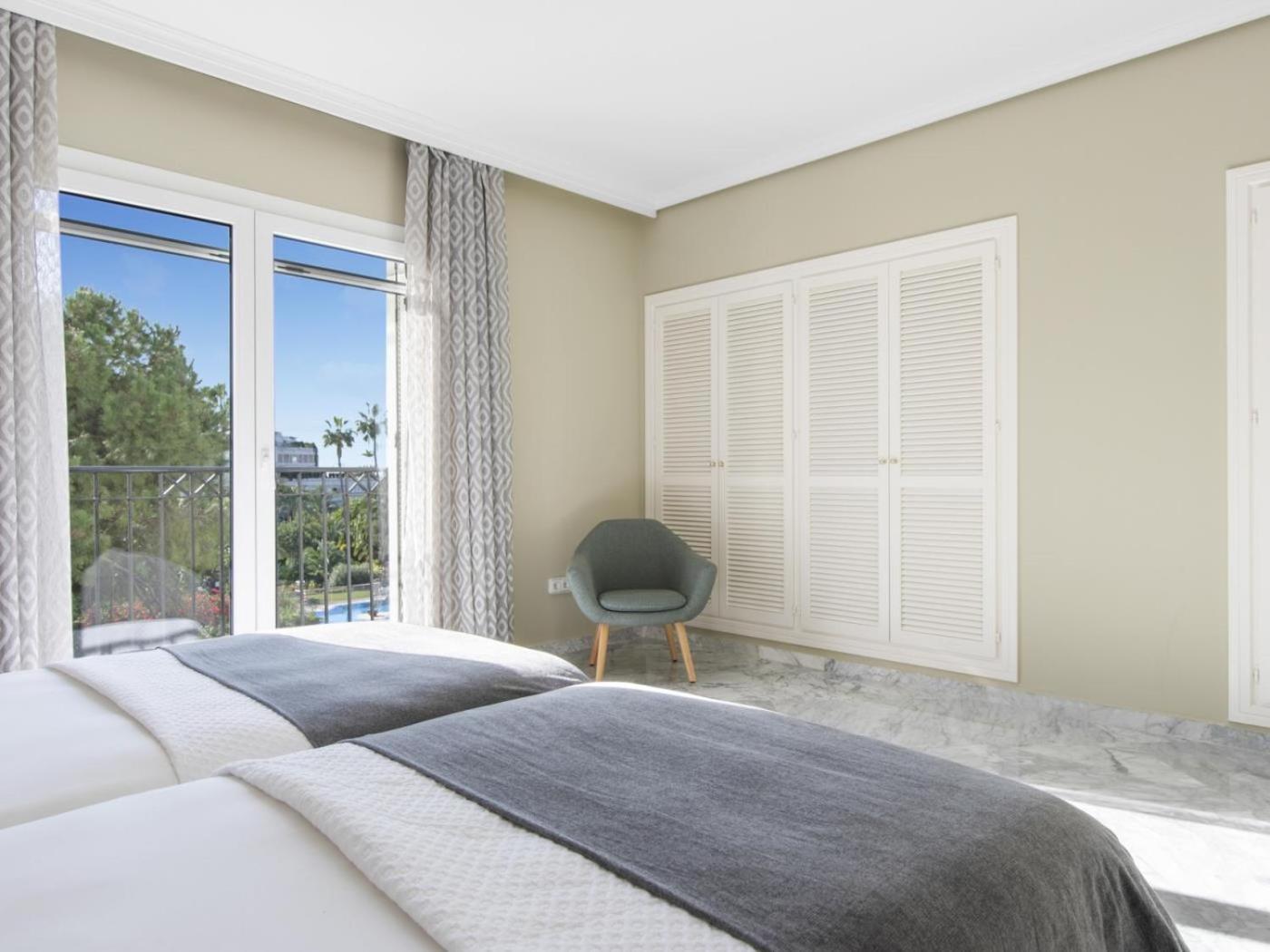3 En Playas Del Duque Puerto Banus Apartment *
